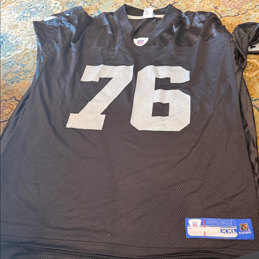 Oakland Raiders jersey for former offensive lineman Robert Gallery